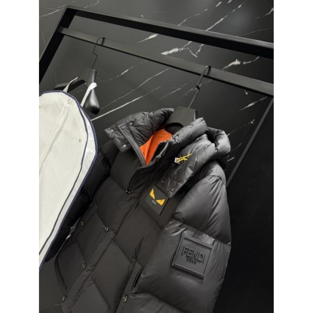 端正 高級 フェンデイ FENDI コピー ダウンジャケット 洗練 美しい