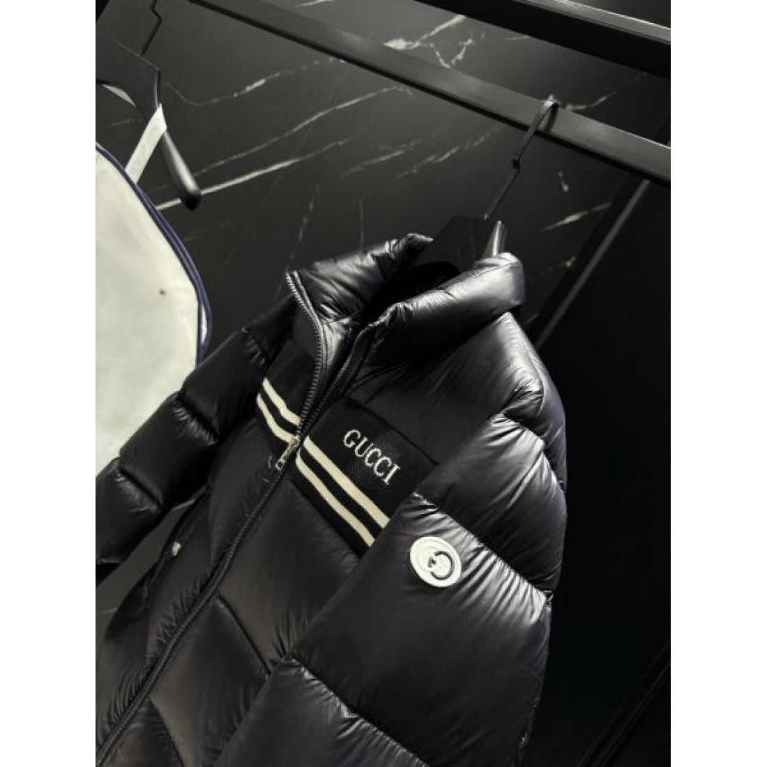 上品 シック グッチ GUCCI コピー ダウンジャケット 洒落感 高級