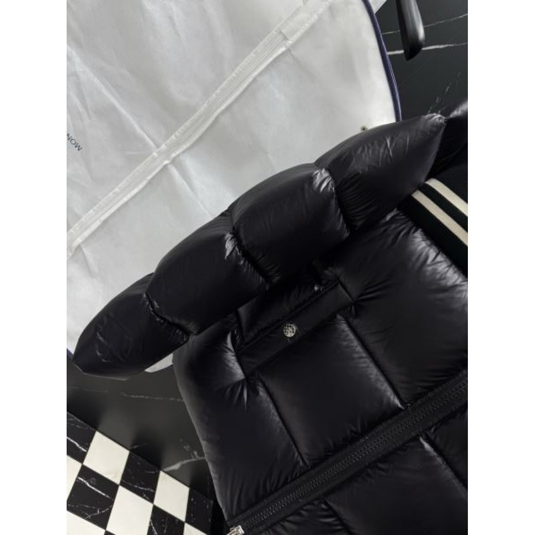 上品 シック グッチ GUCCI コピー ダウンジャケット 洒落感 高級