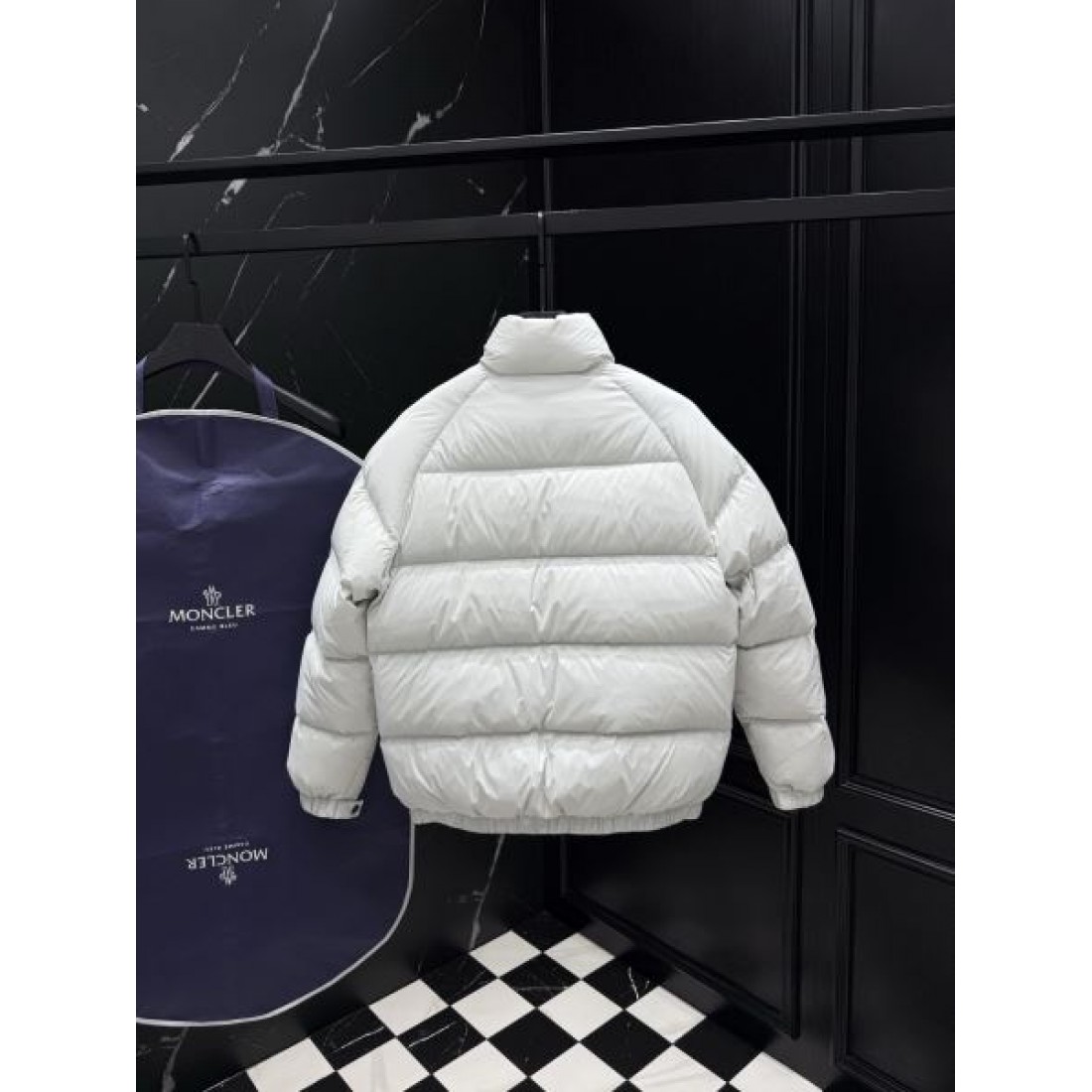  高性能 スタイリッシュ モンクレール MONCLER コピー ダウンジャケット 上質 モダン