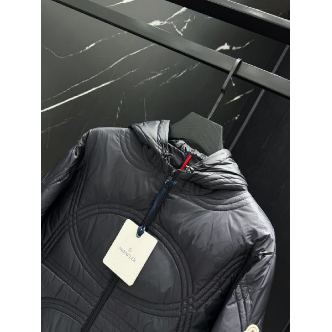 軽量 暖かい モンクレール MONCLER コピー ダウンジャケット スタイリッシュ