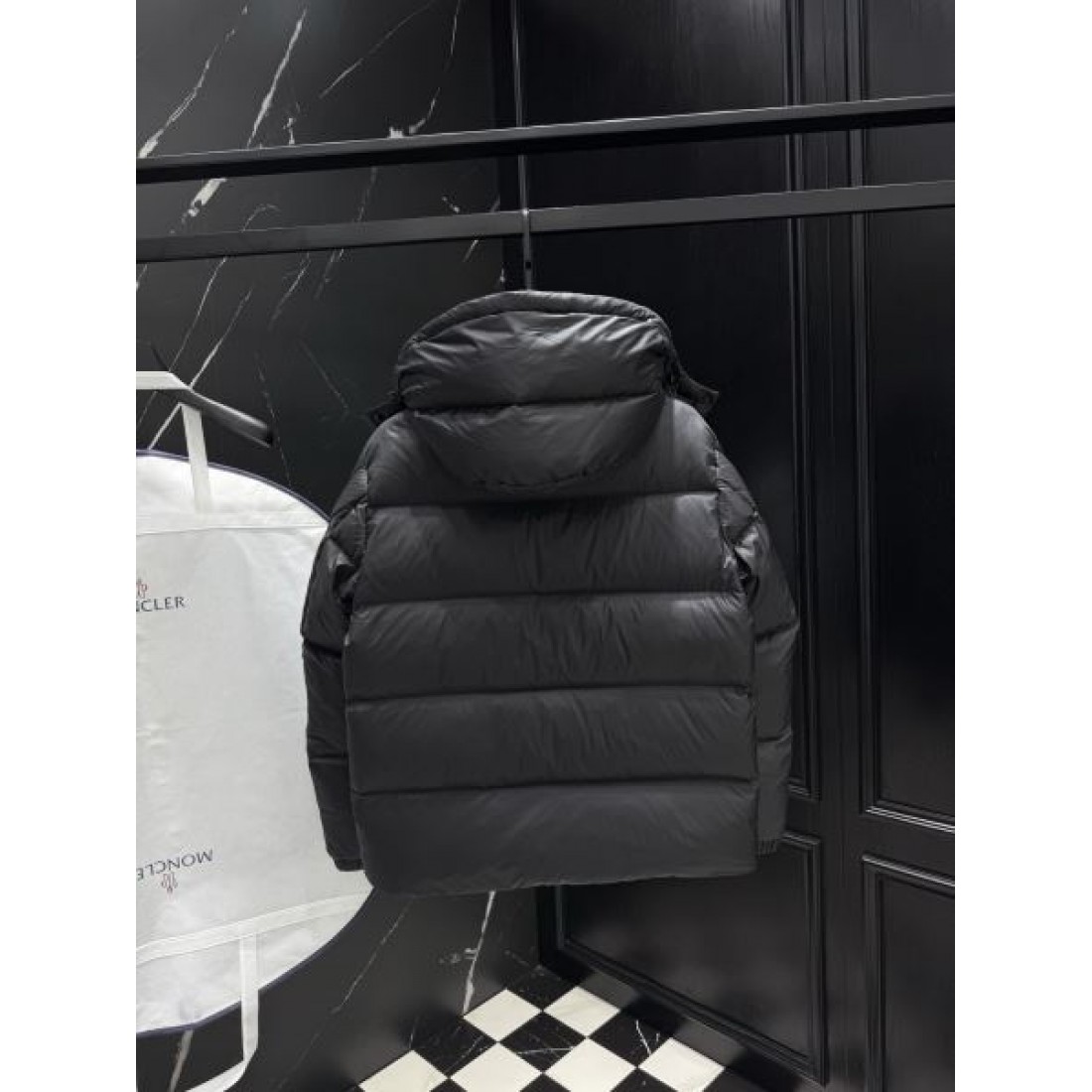 落ち着いた スタイリッシュ 暖かい モンクレール MONCLER コピー ダウンジャケット