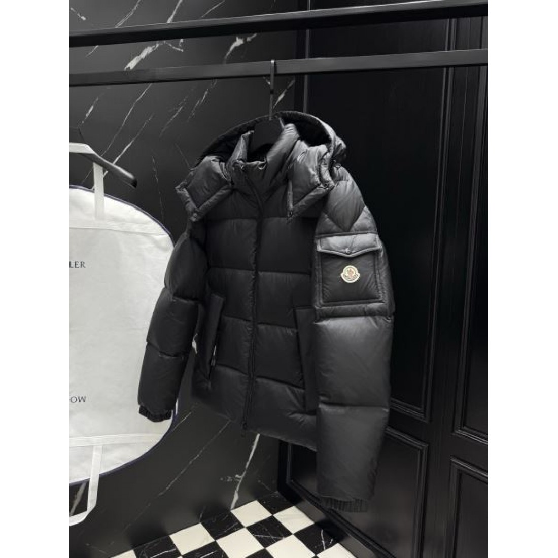 落ち着いた スタイリッシュ 暖かい モンクレール MONCLER コピー ダウンジャケット