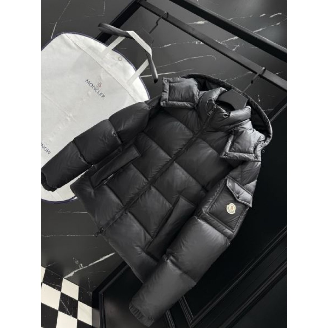 落ち着いた スタイリッシュ 暖かい モンクレール MONCLER コピー ダウンジャケット