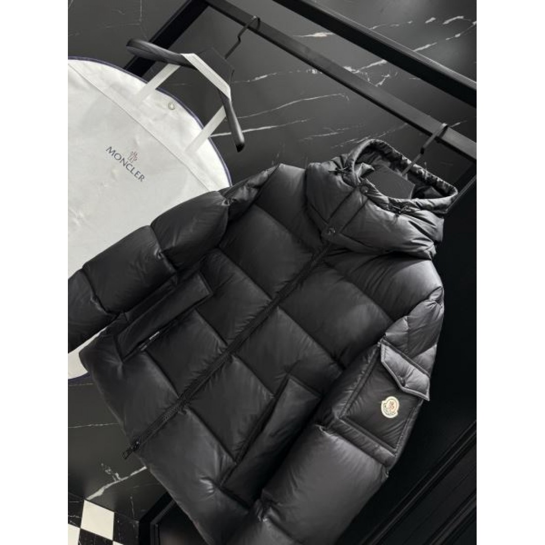 落ち着いた スタイリッシュ 暖かい モンクレール MONCLER コピー ダウンジャケット