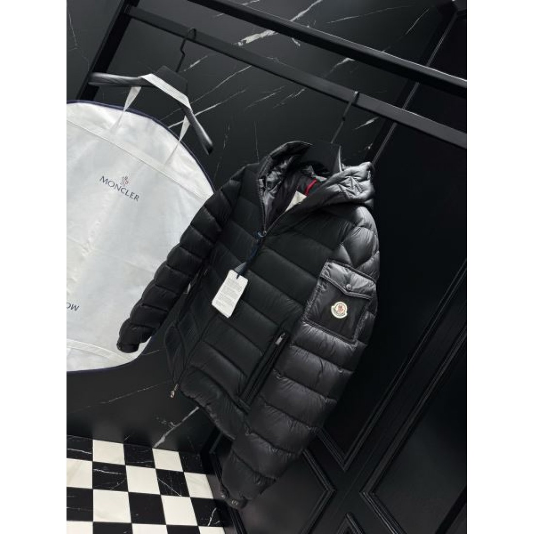  クラシック 高級 洗練された モンクレール MONCLER コピー ダウンジャケット 長持ち