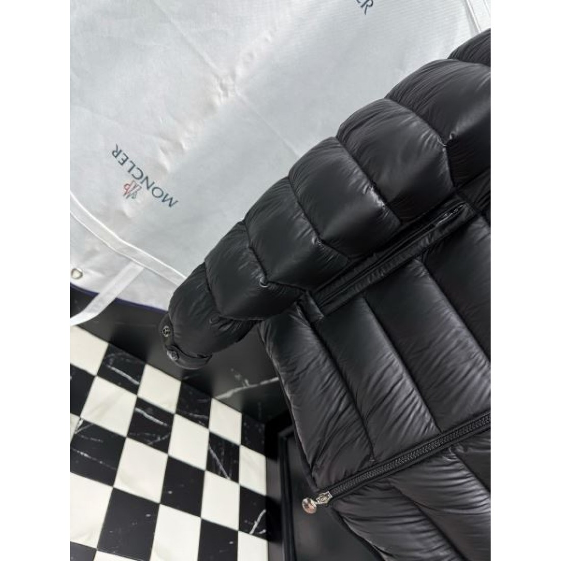  クラシック 高級 洗練された モンクレール MONCLER コピー ダウンジャケット 長持ち