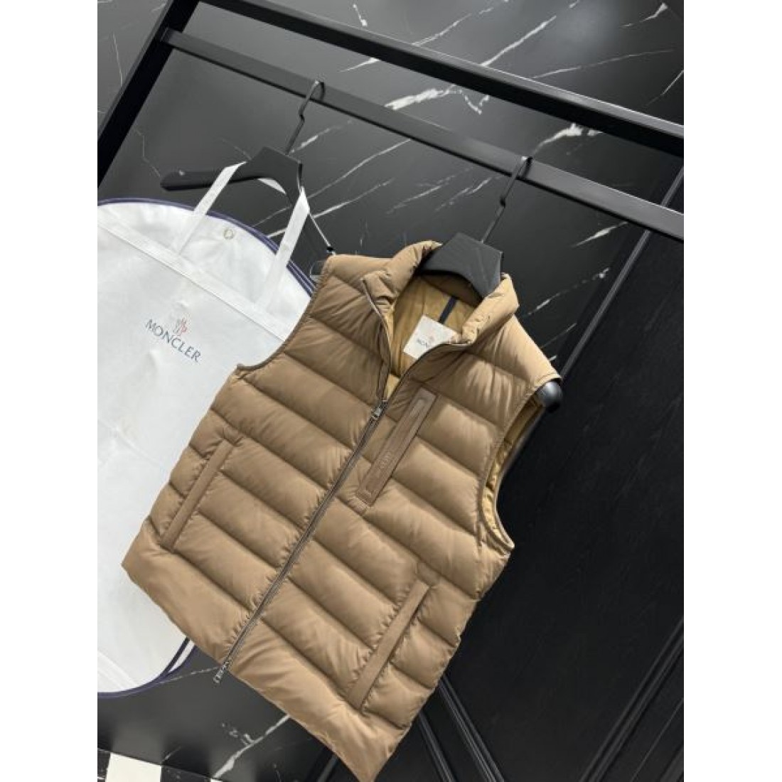 モダン 美しい 上品な モンクレール MONCLER コピー ダウンジャケット すっきり 