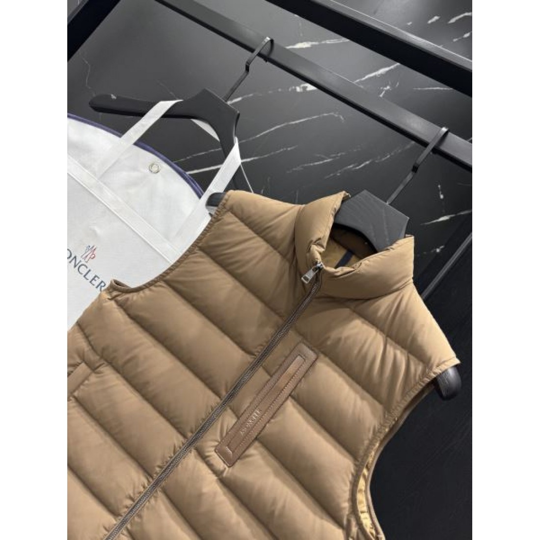 モダン 美しい 上品な モンクレール MONCLER コピー ダウンジャケット すっきり 