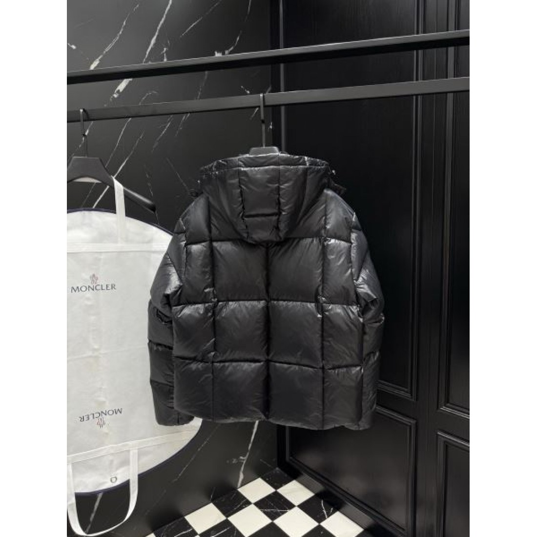 ラグジュアリー 保温性の高い 上質な モンクレール MONCLER コピー ダウンジャケット