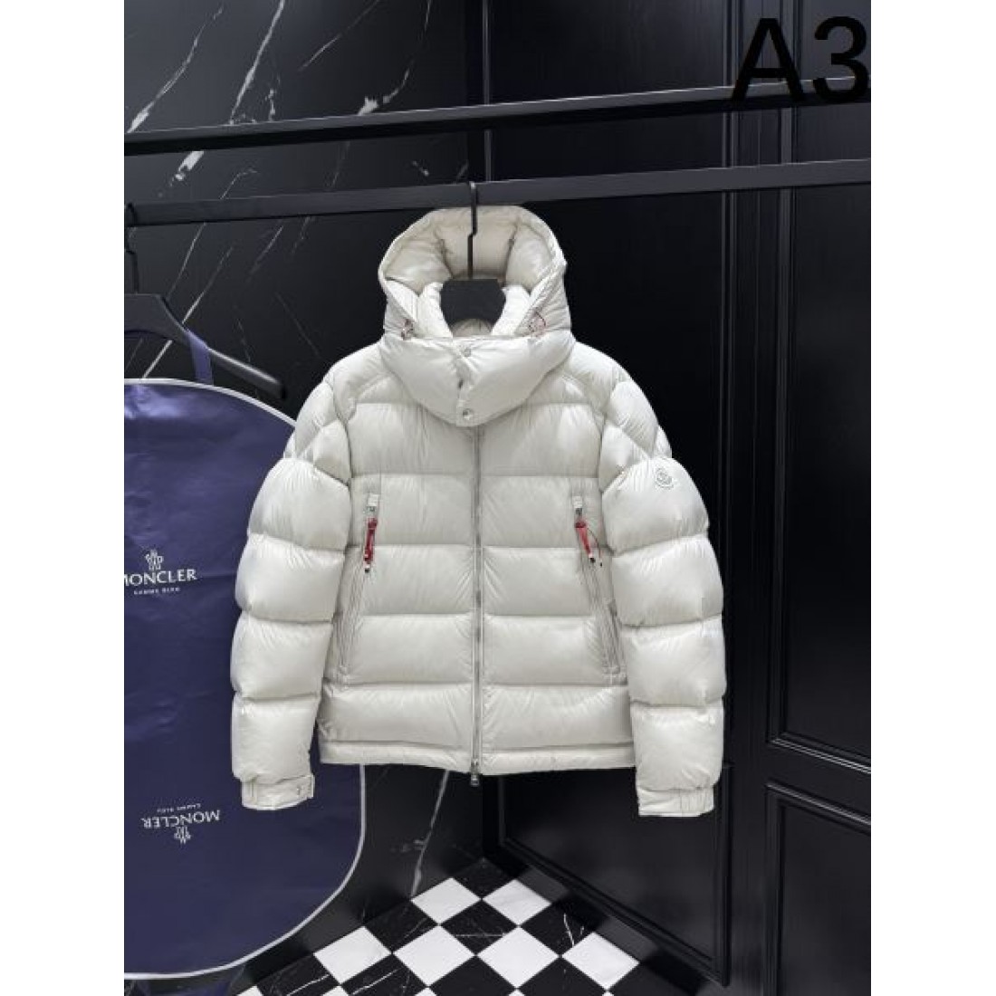 大人っぽい シンプル 高性能な モンクレール MONCLER コピー ダウンジャケット