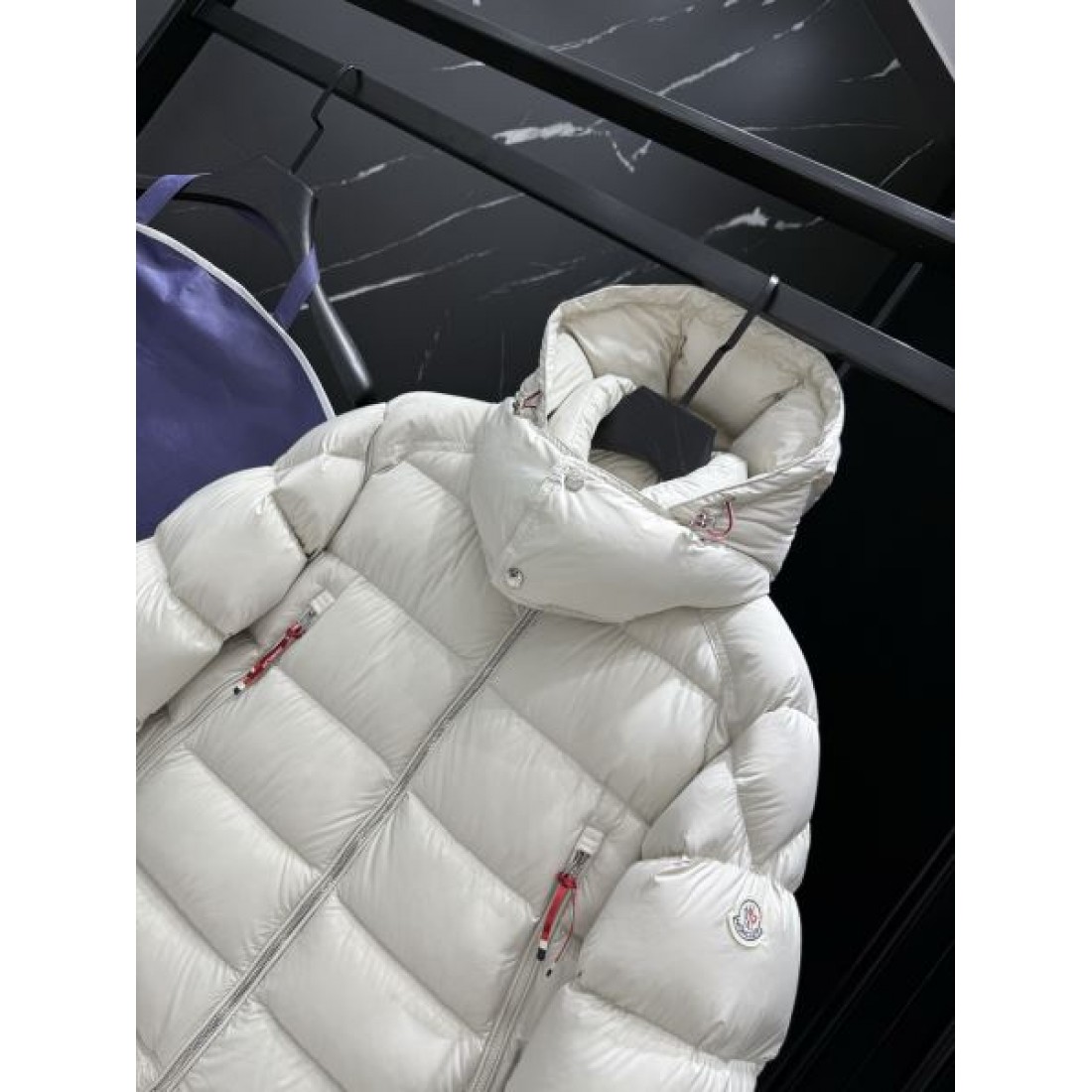 大人っぽい シンプル 高性能な モンクレール MONCLER コピー ダウンジャケット
