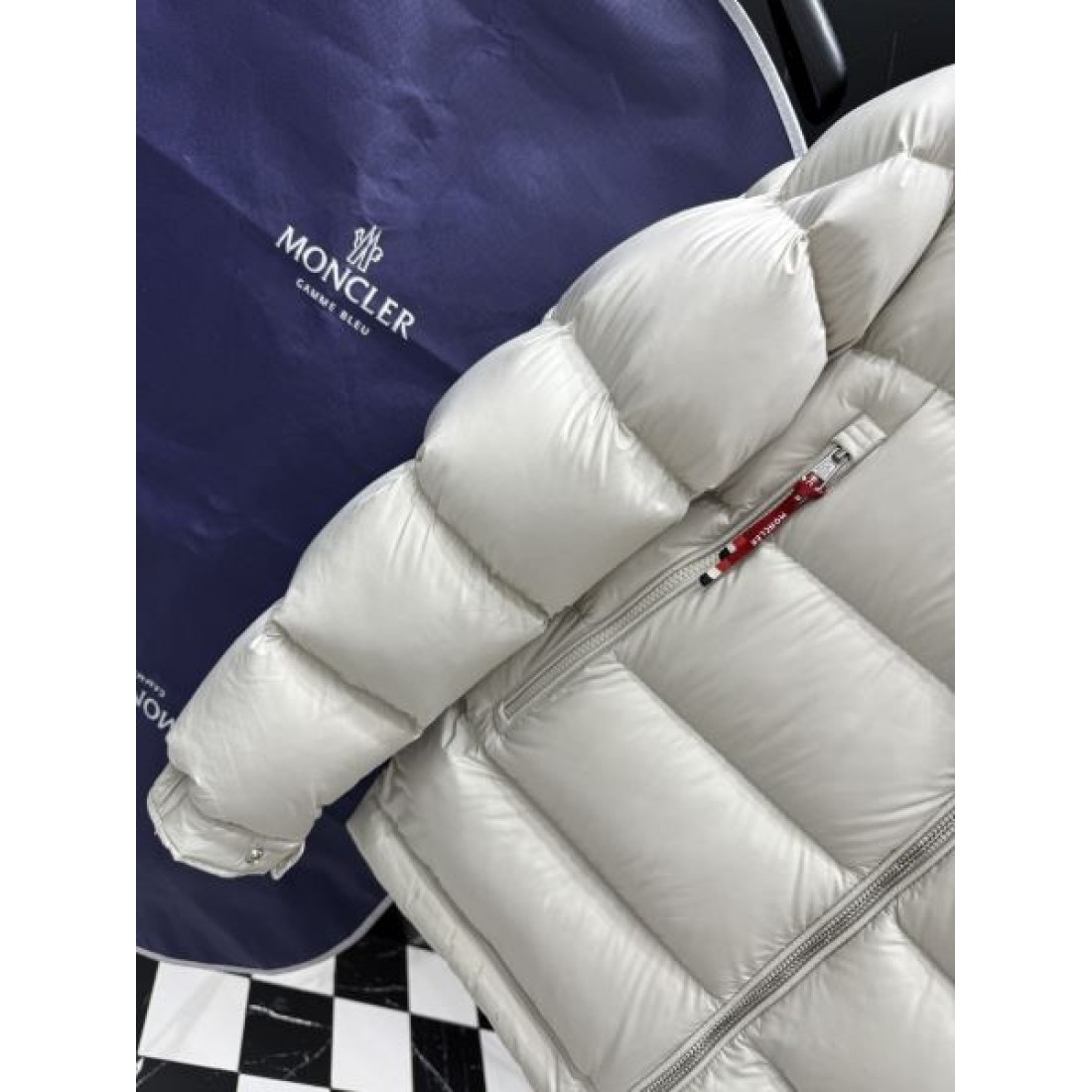 大人っぽい シンプル 高性能な モンクレール MONCLER コピー ダウンジャケット