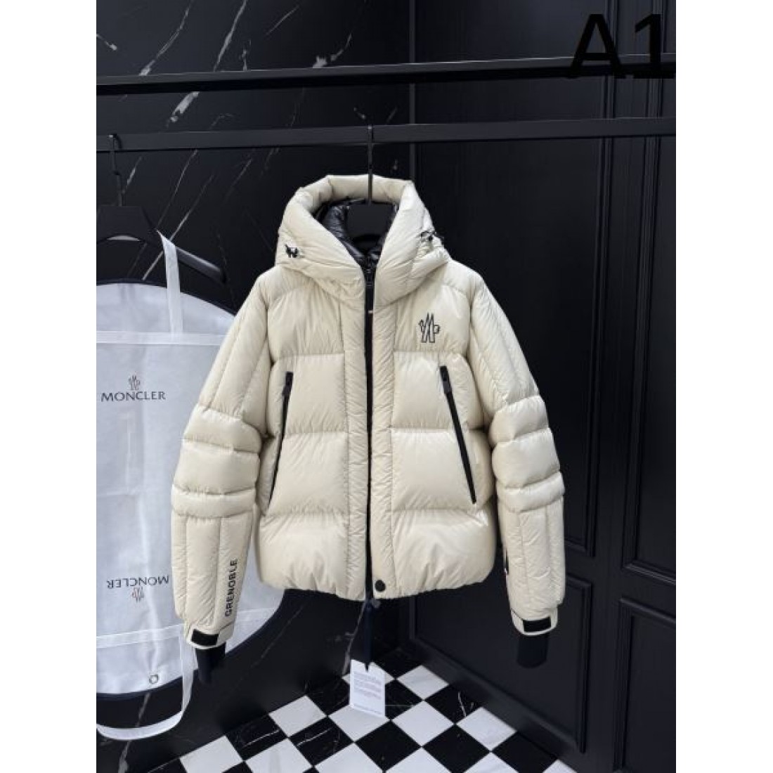 エレガント 立体的 ほどよく軽い モンクレール MONCLER コピー ダウンジャケット