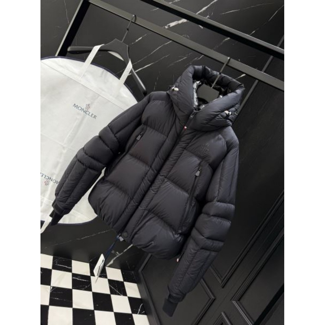 エレガント 立体的 ほどよく軽い モンクレール MONCLER コピー ダウンジャケット