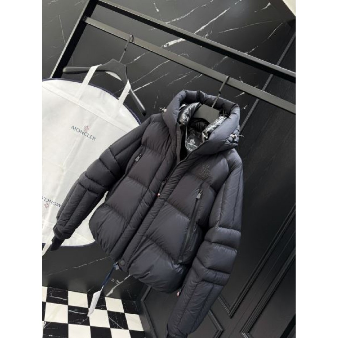 エレガント 立体的 ほどよく軽い モンクレール MONCLER コピー ダウンジャケット