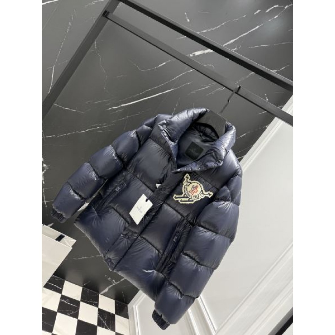 高級感のある 洗練された 暖かい モンクレール MONCLER コピー ダウンジャケット