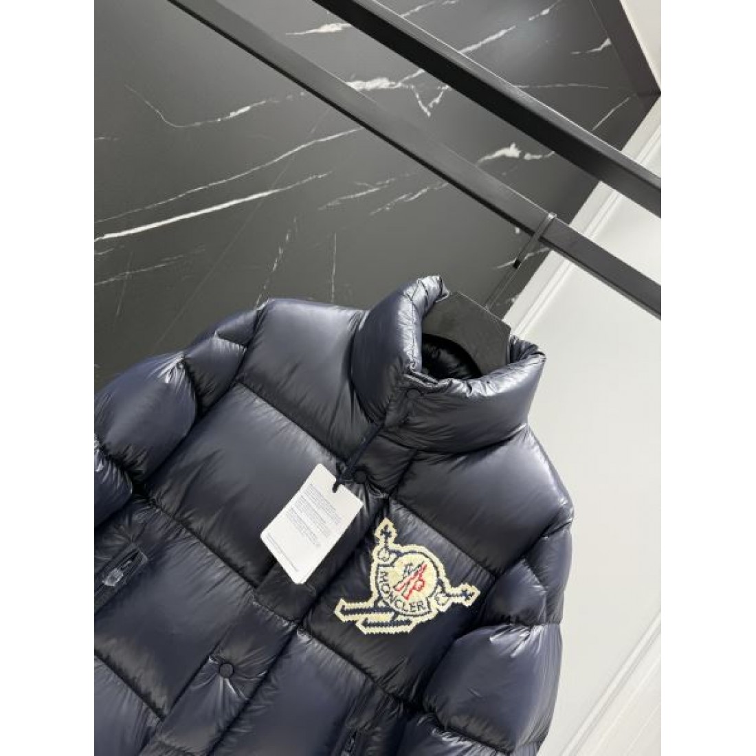 高級感のある 洗練された 暖かい モンクレール MONCLER コピー ダウンジャケット