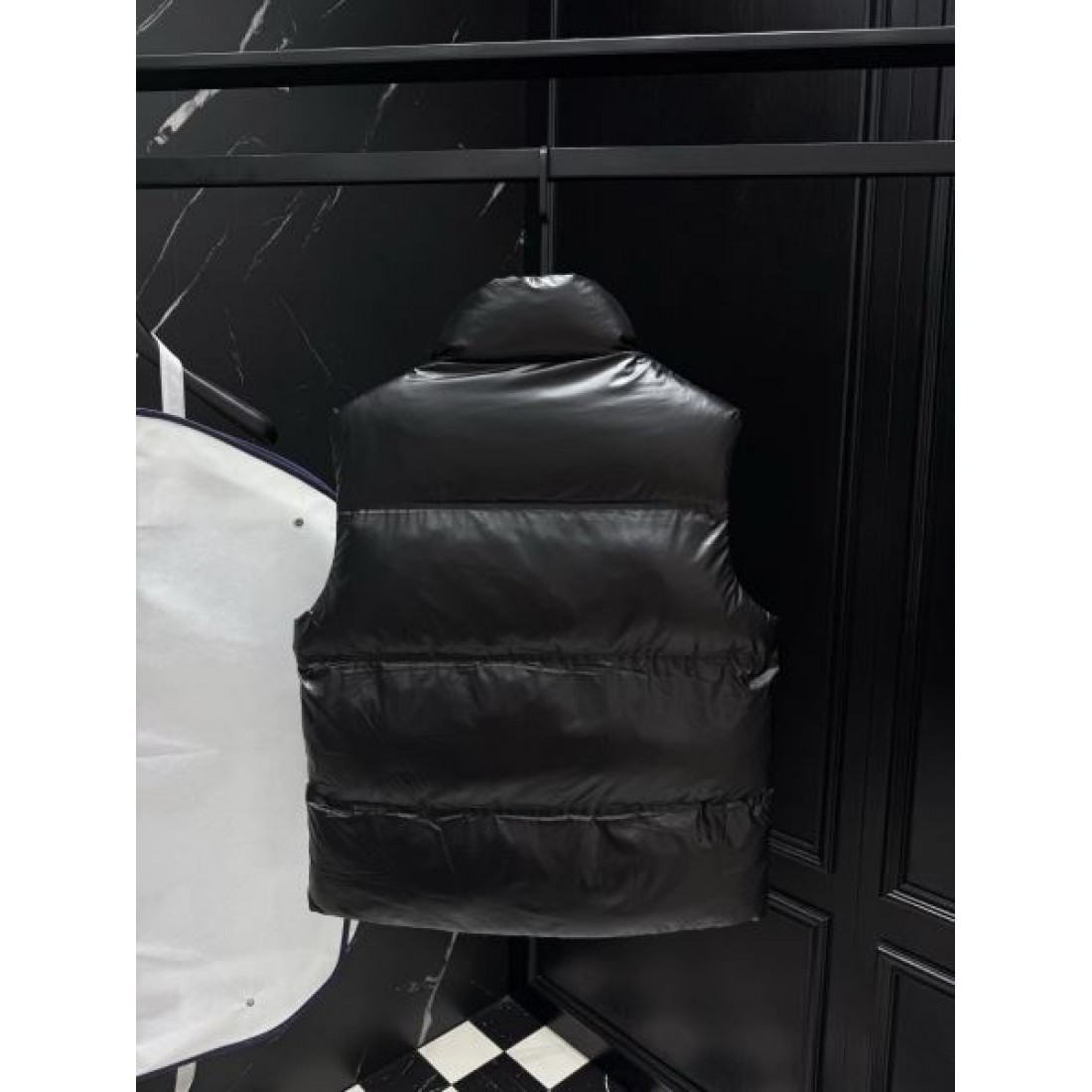 上品 立体感のある 軽暖な プラダ PRADA コピー ダウンジャケット 快適 すっきり