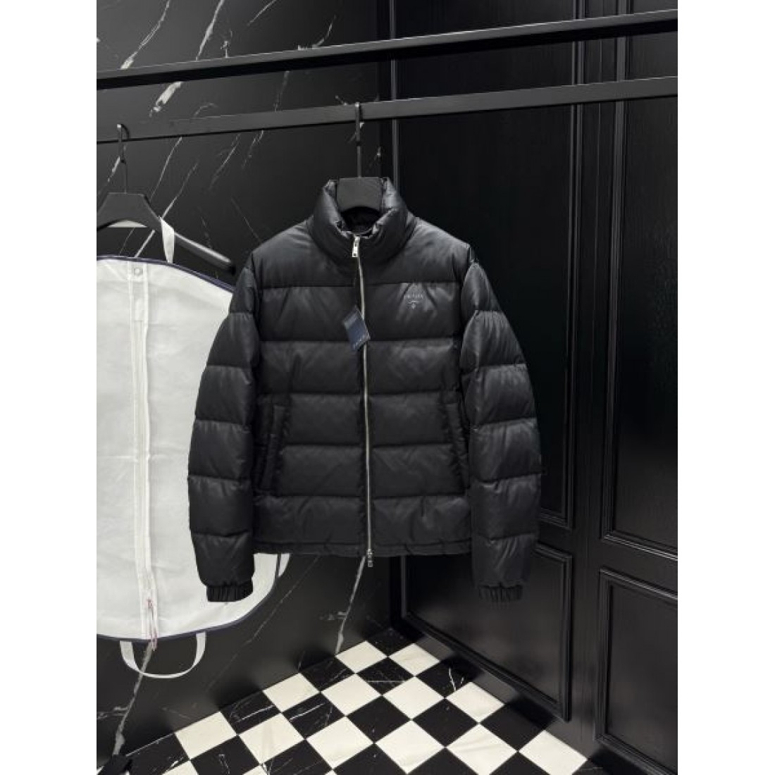 軽快 高品質 暖かい プラダ PRADA コピー ダウンジャケット しっとり 上品