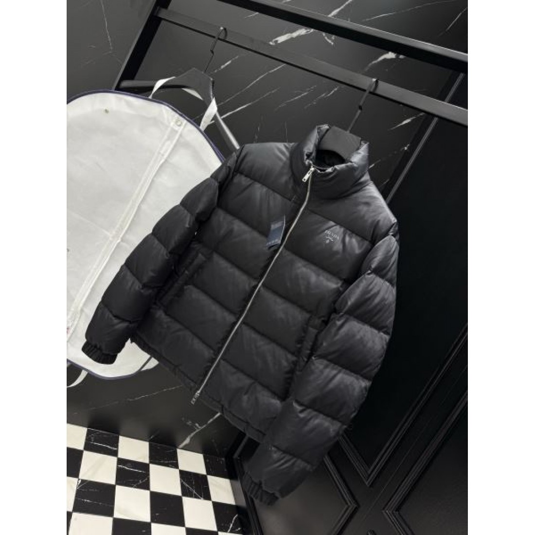 軽快 高品質 暖かい プラダ PRADA コピー ダウンジャケット しっとり 上品