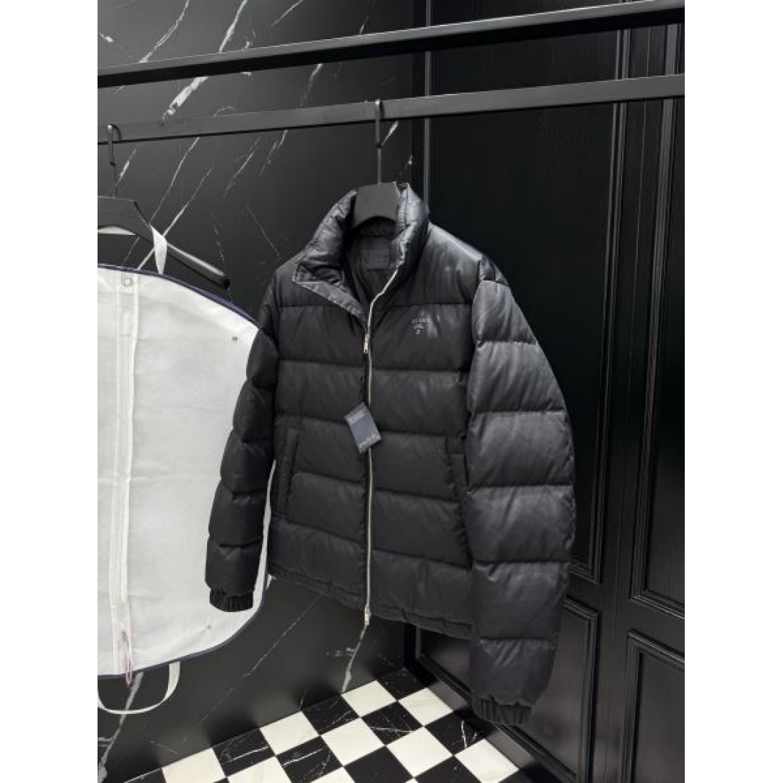 軽快 高品質 暖かい プラダ PRADA コピー ダウンジャケット しっとり 上品