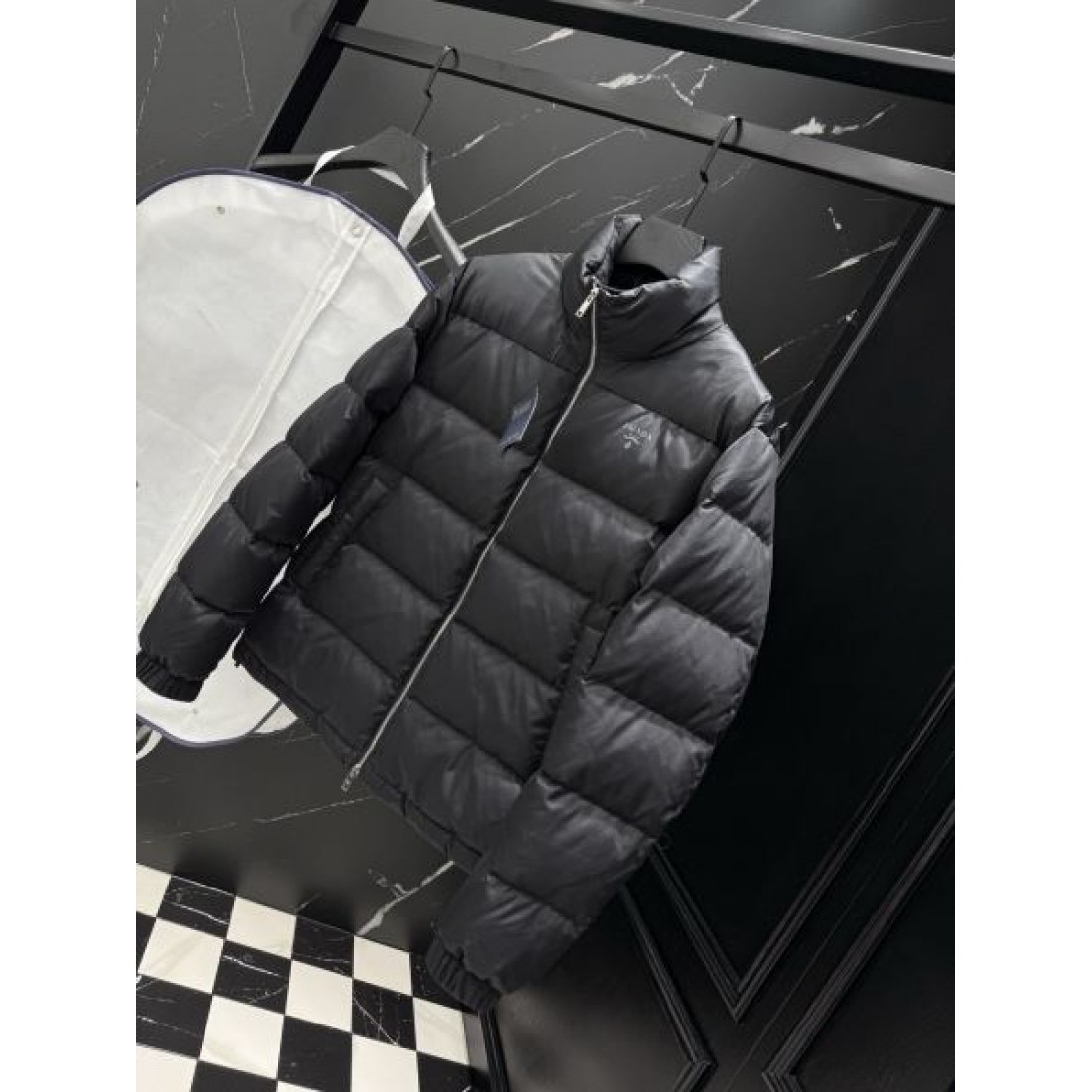 軽快 高品質 暖かい プラダ PRADA コピー ダウンジャケット しっとり 上品