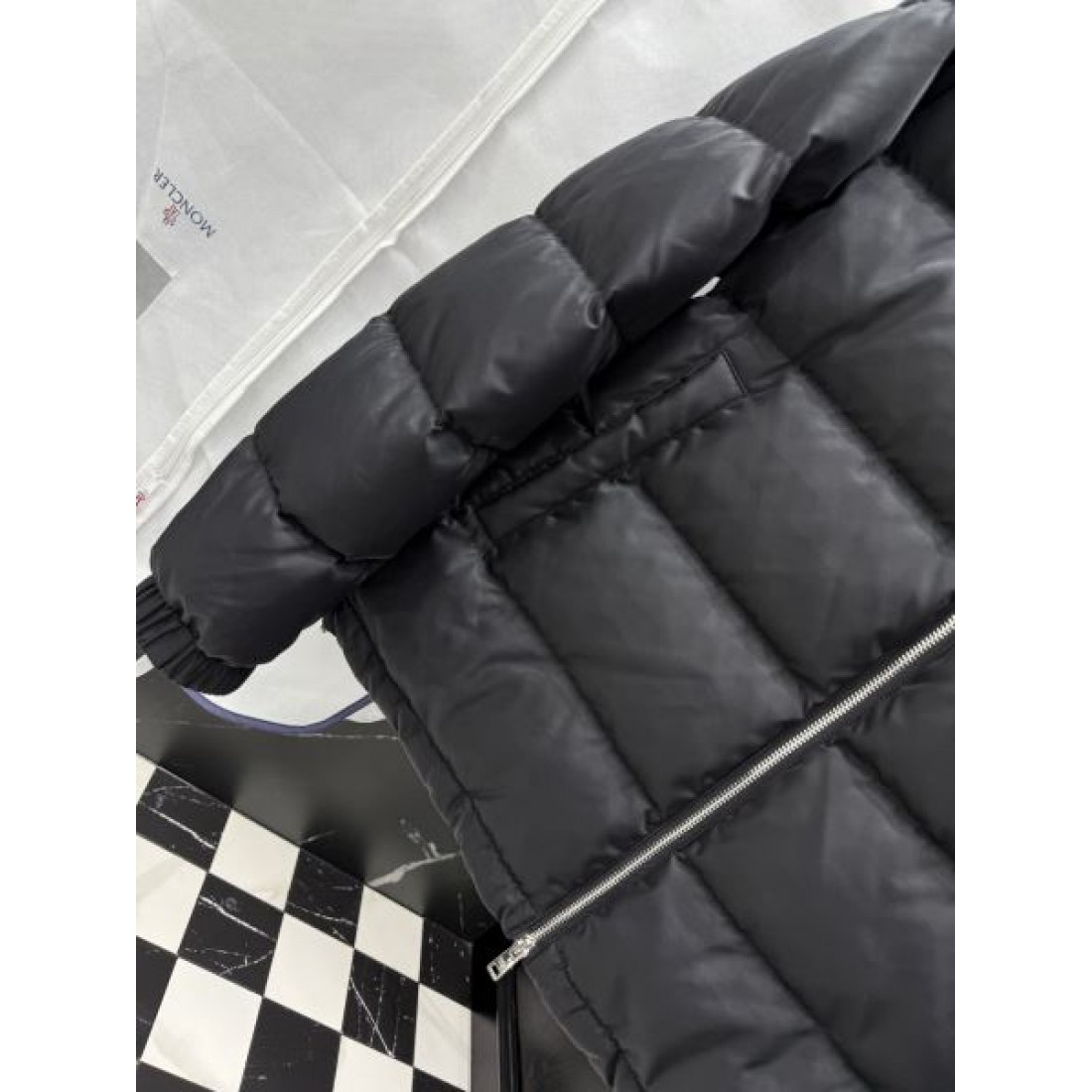 軽快 高品質 暖かい プラダ PRADA コピー ダウンジャケット しっとり 上品