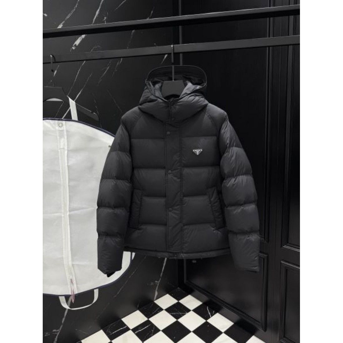 モダン 立体的 暖かい プラダ PRADA コピー ダウンジャケット 精巧 きれいめ