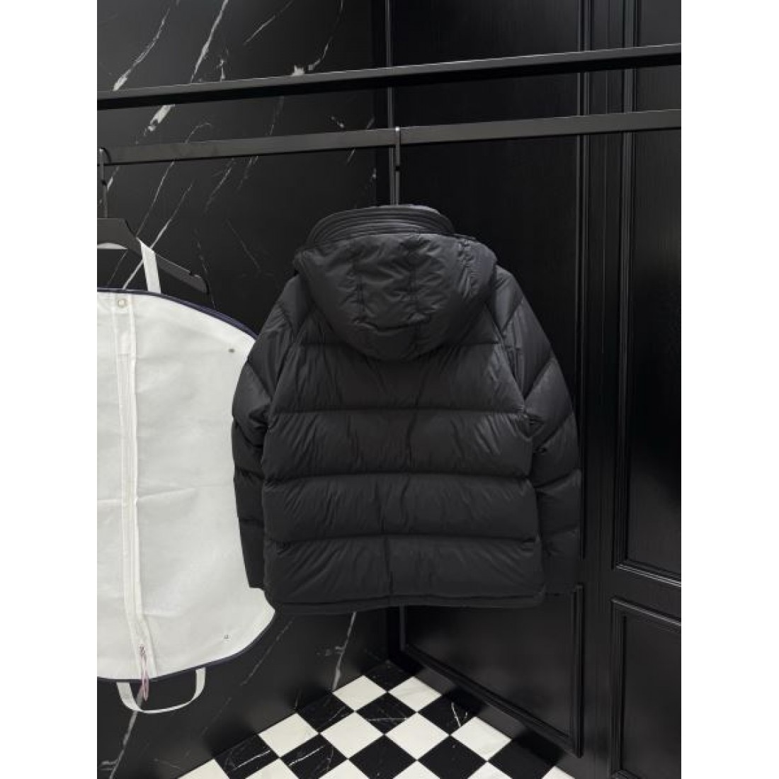  モダン 立体的 暖かい プラダ PRADA コピー ダウンジャケット 精巧 きれいめ