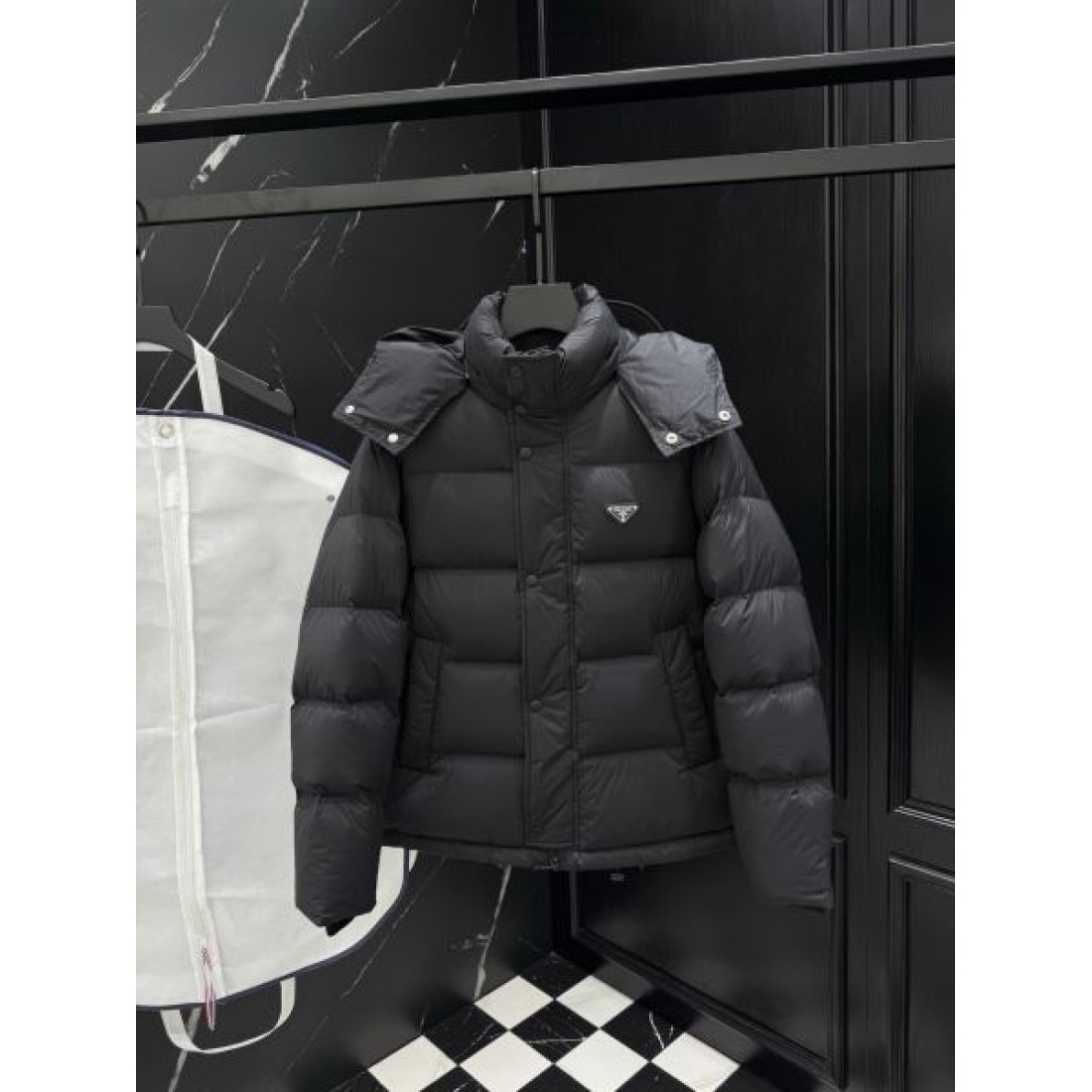  モダン 立体的 暖かい プラダ PRADA コピー ダウンジャケット 精巧 きれいめ