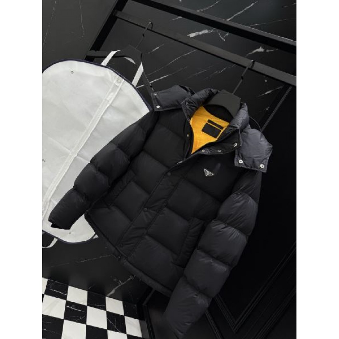  モダン 立体的 暖かい プラダ PRADA コピー ダウンジャケット 精巧 きれいめ