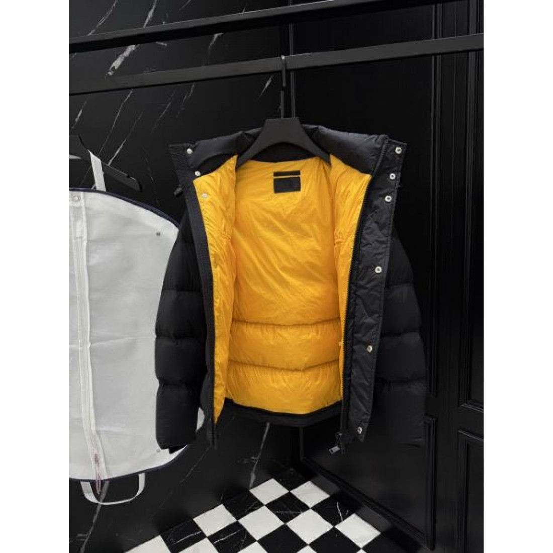  モダン 立体的 暖かい プラダ PRADA コピー ダウンジャケット 精巧 きれいめ