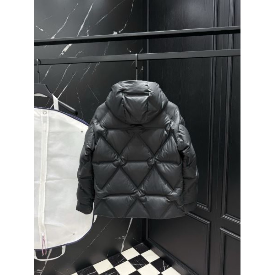 上質 軽やか エレガントな プラダ PRADA コピー ダウンジャケット 柔らかい