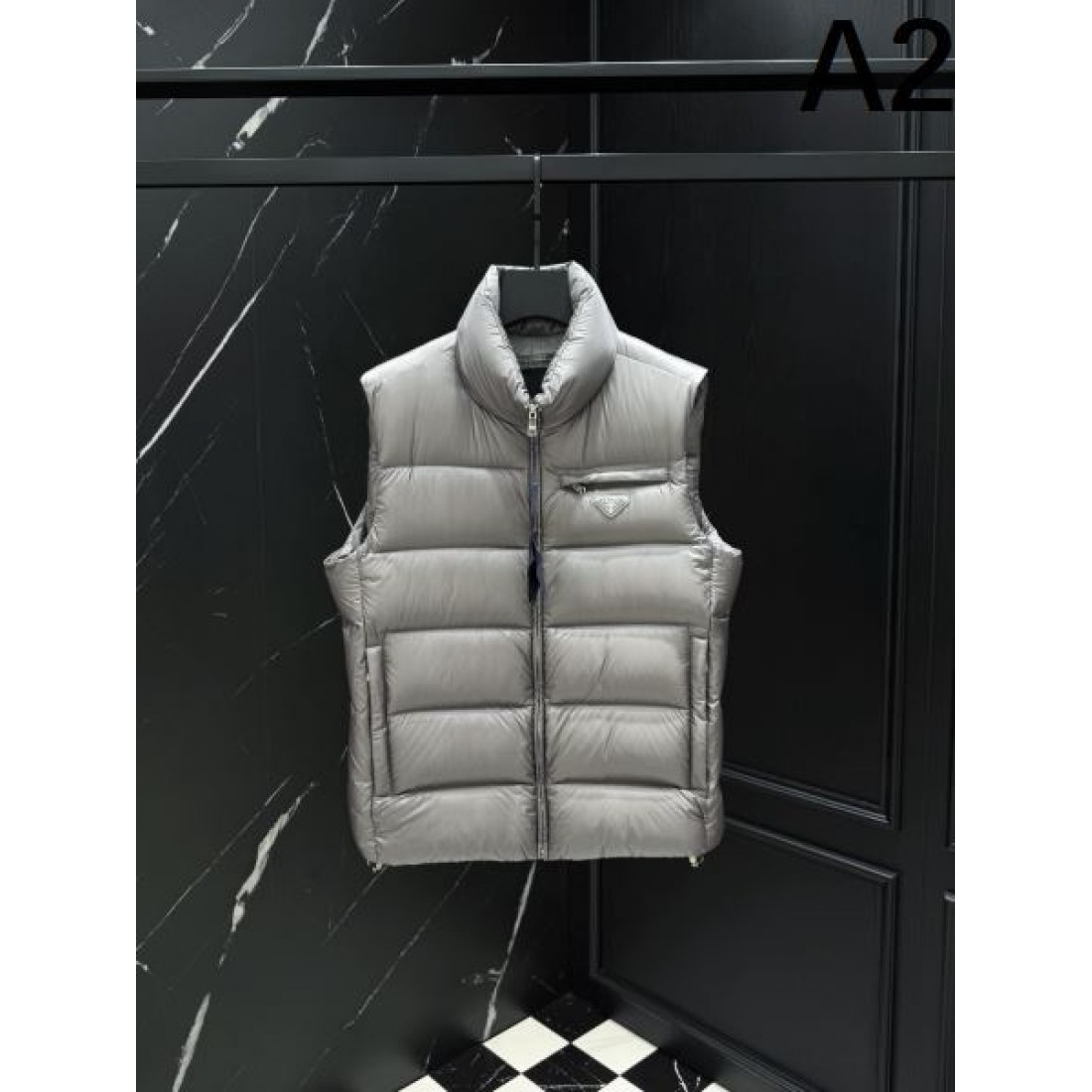 高級 感度の高い 洗練された プラダ PRADA コピー ダウンジャケット 上品 