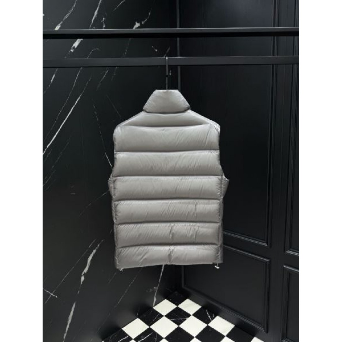 高級 感度の高い 洗練された プラダ PRADA コピー ダウンジャケット 上品 