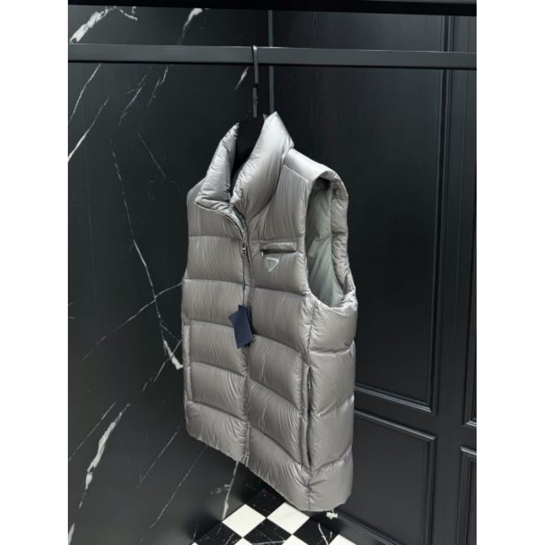 高級 感度の高い 洗練された プラダ PRADA コピー ダウンジャケット 上品 