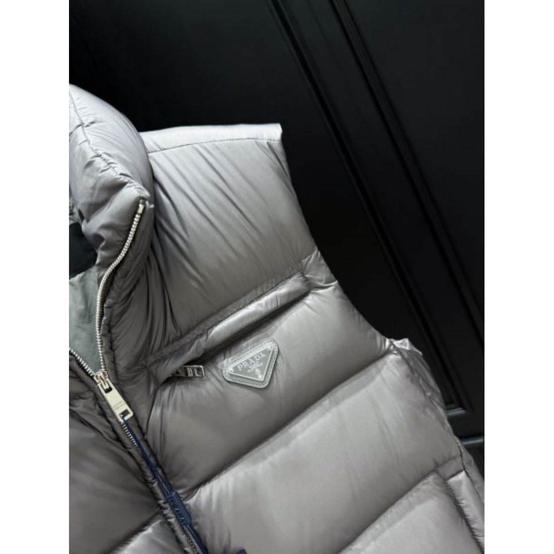 高級 感度の高い 洗練された プラダ PRADA コピー ダウンジャケット 上品 