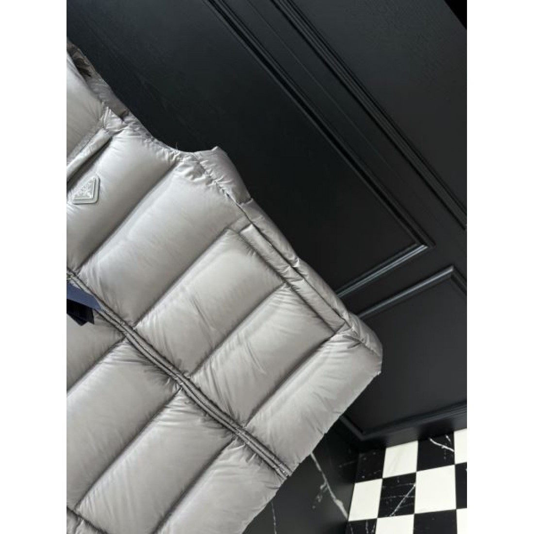 高級 感度の高い 洗練された プラダ PRADA コピー ダウンジャケット 上品 