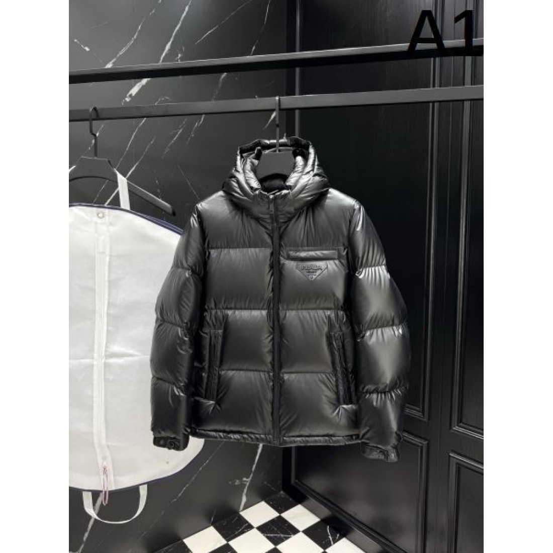 モダン ラグジュアリー プラダ PRADA コピー ダウンジャケット 洗練 上品