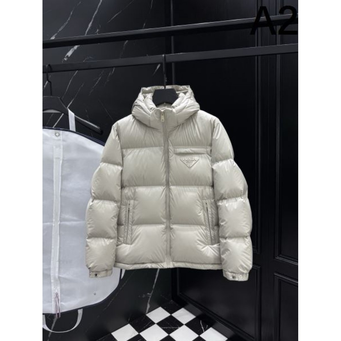 モダン ラグジュアリー プラダ PRADA コピー ダウンジャケット 洗練 上品