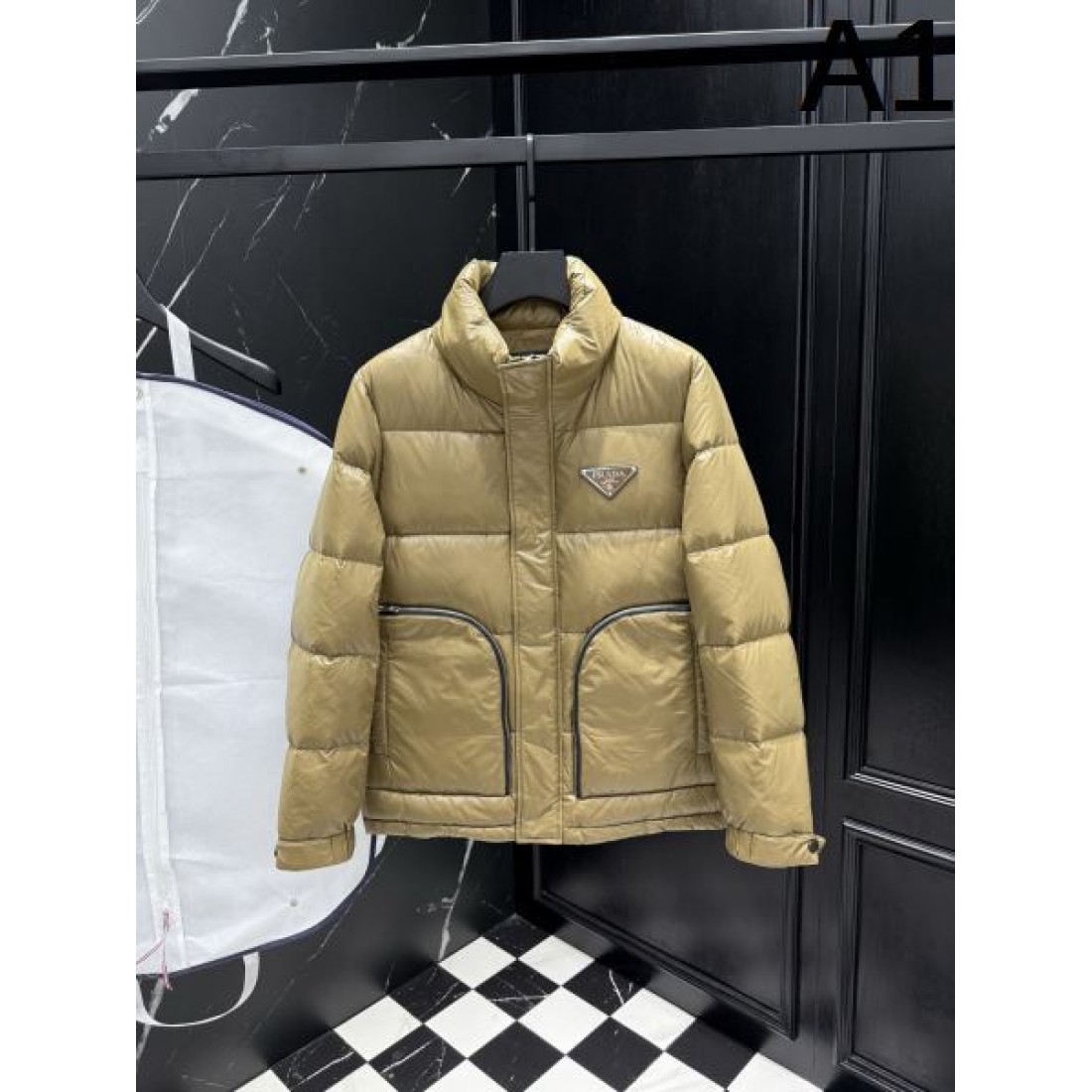 スタイリッシュ 上質 プラダ PRADA コピー ダウンジャケット モダン 高級