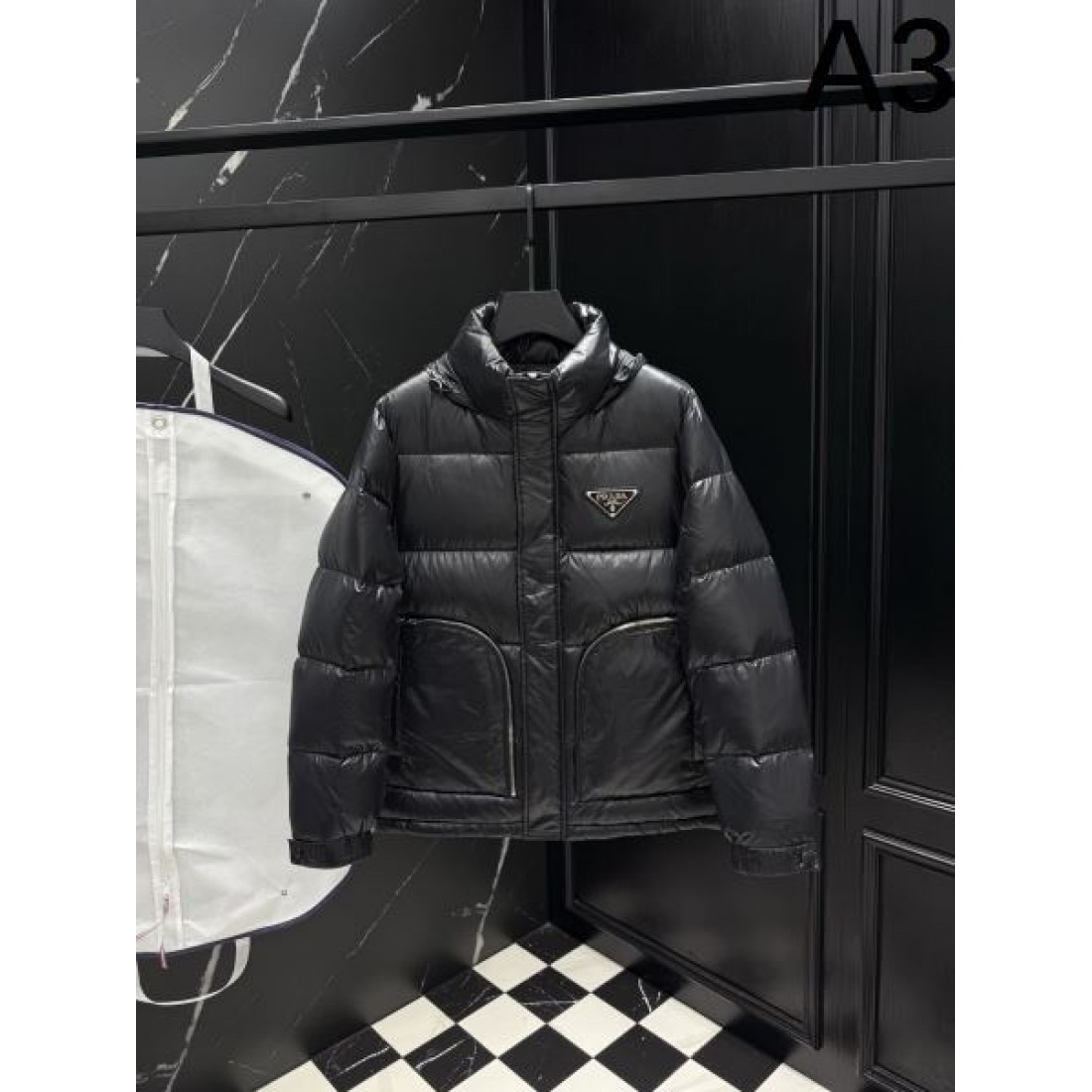 スタイリッシュ 上質 プラダ PRADA コピー ダウンジャケット モダン 高級