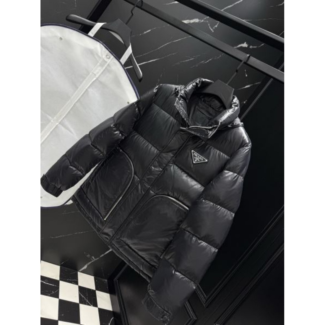 スタイリッシュ 上質 プラダ PRADA コピー ダウンジャケット モダン 高級