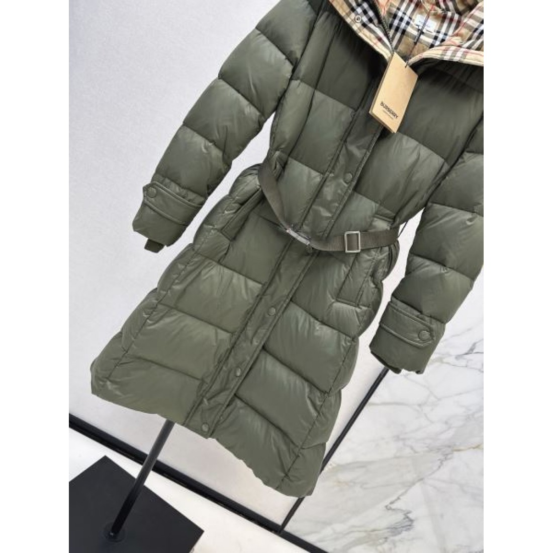 上品 モダン バーバリー BURBERRY コピー ダウンジャケット 高級 洗練