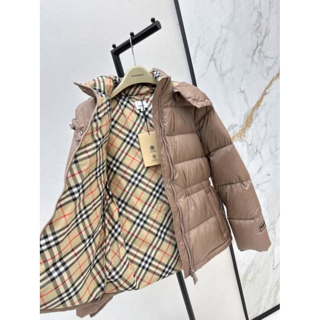 ラグジュアリー 洗練 バーバリー BURBERRY コピー ダウンジャケット エレガント 上品