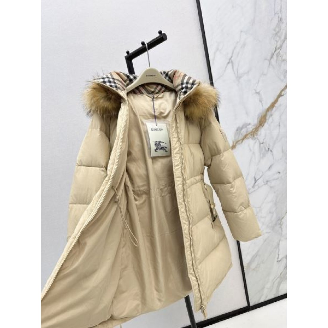 上質 クラシック バーバリー BURBERRY コピー ダウンジャケット 高級感 モダン