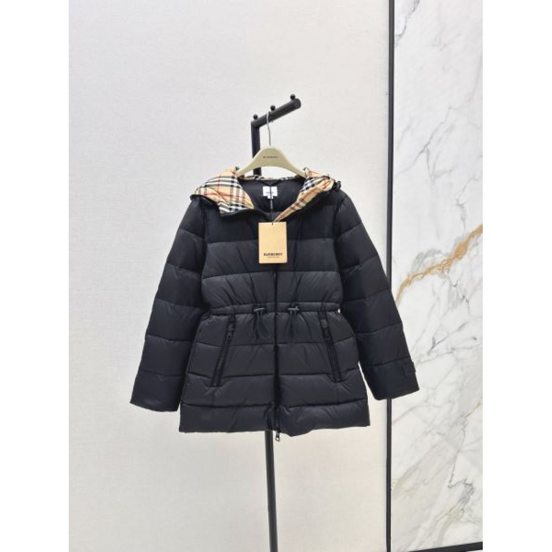 高級 エレガント バーバリー BURBERRY コピー ダウンジャケット 上品 洗練