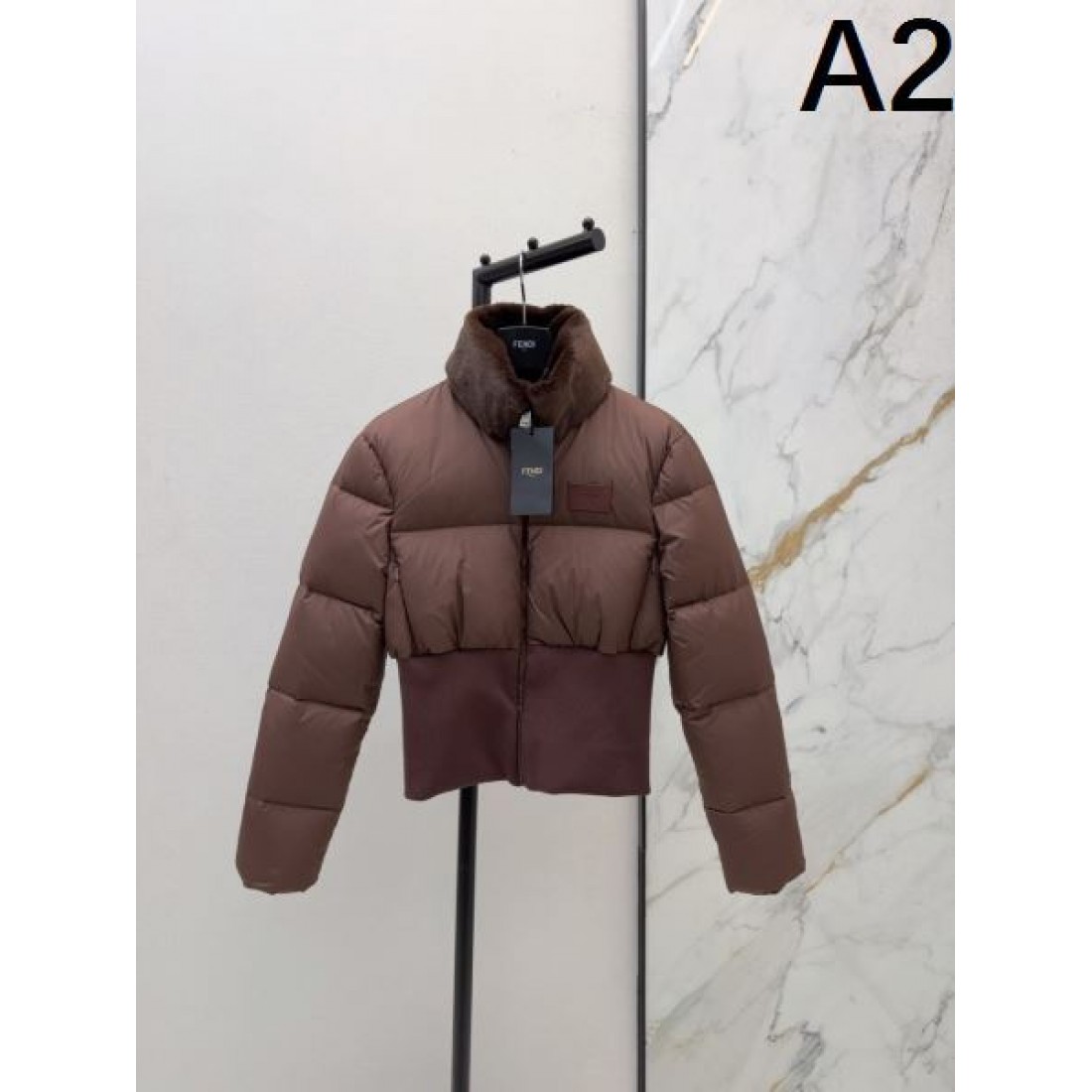 クラシック モダン フェンディ FENDI コピー ダウンジャケット スタイリッシュ 上品