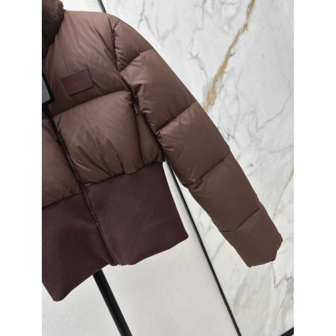 クラシック モダン フェンディ FENDI コピー ダウンジャケット スタイリッシュ 上品